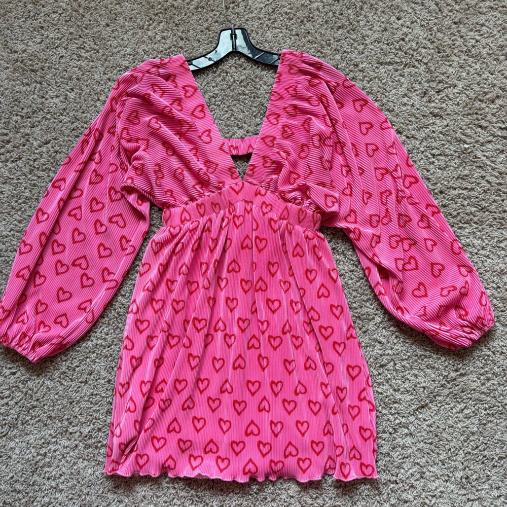 Main Strip long sleeve accordion heart dress